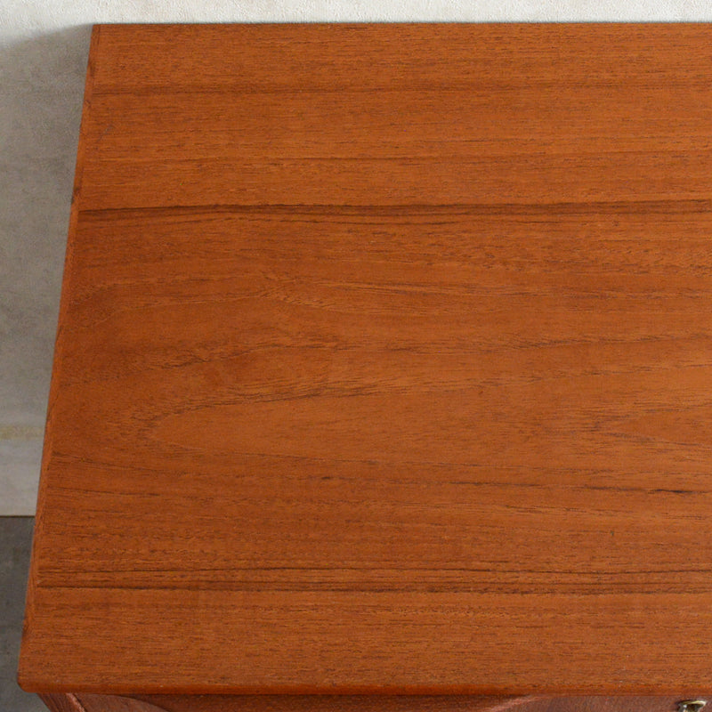 デンマーク ヴィンテージ  チーク ４段 チェスト 5-123