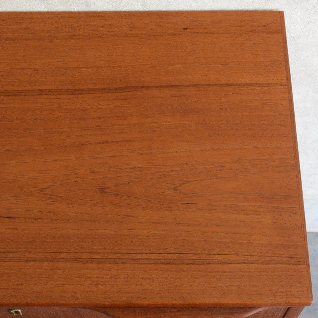 デンマーク ヴィンテージ  チーク ４段 チェスト 5-123