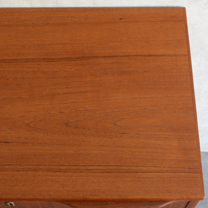 デンマーク ヴィンテージ  チーク ４段 チェスト 5-123