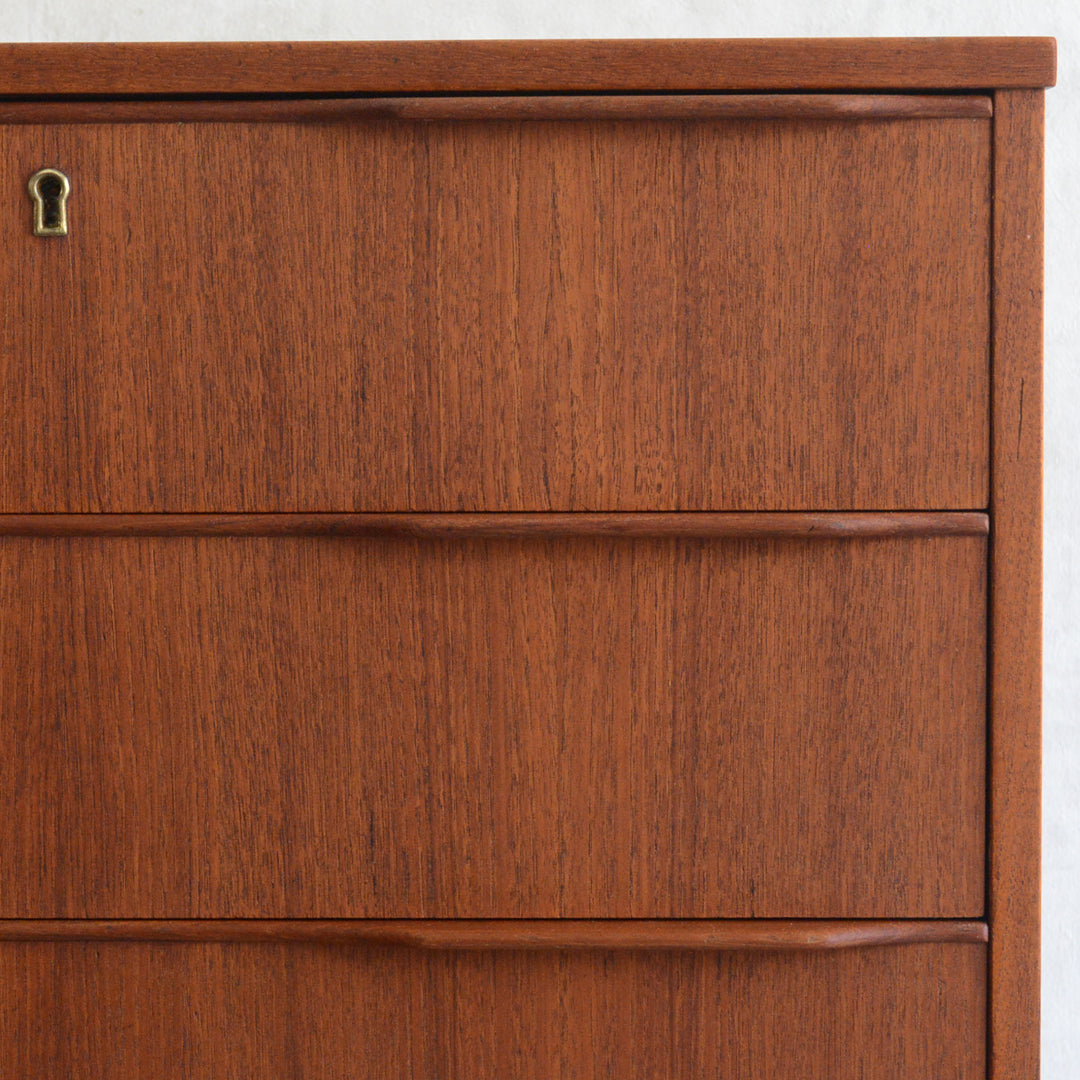 デンマーク ヴィンテージ  チーク ４段 チェスト 5-123