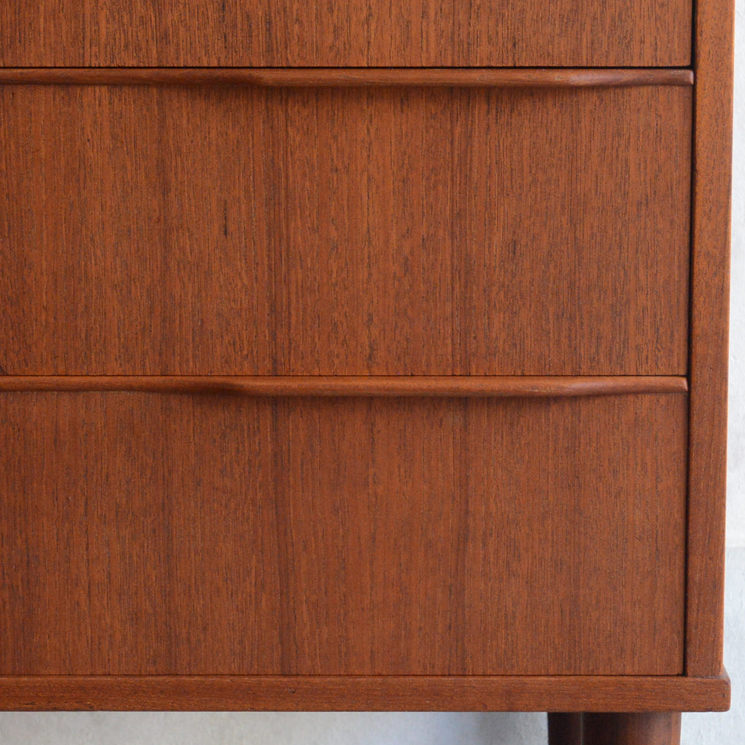 デンマーク ヴィンテージ  チーク ４段 チェスト 5-123