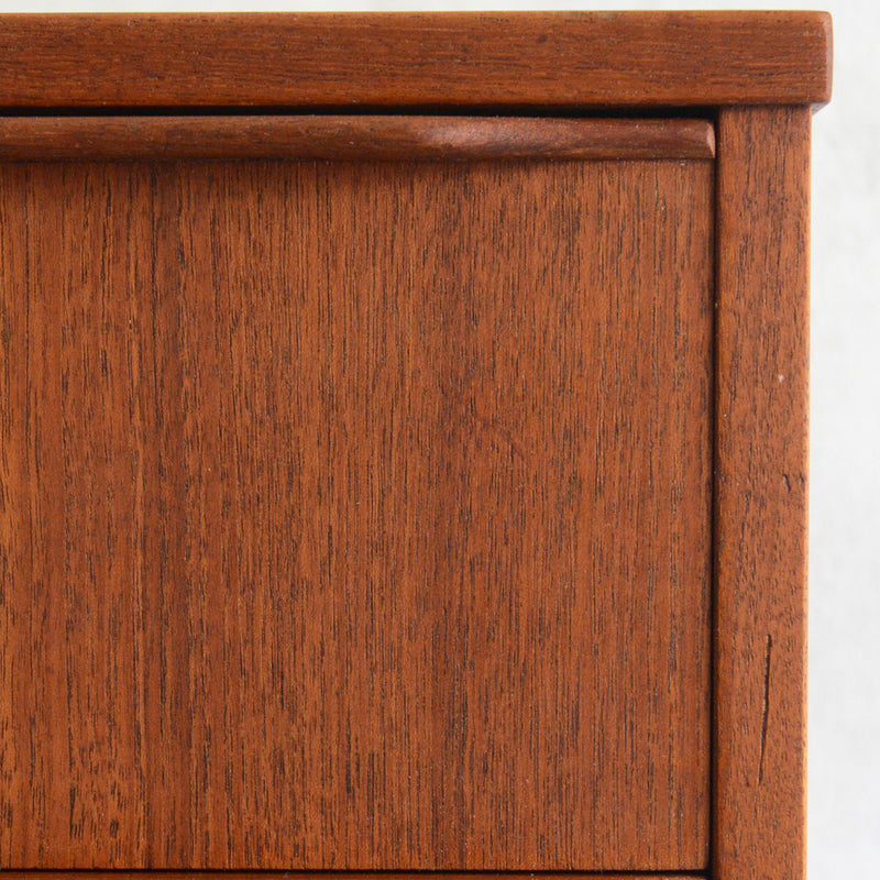 デンマーク ヴィンテージ  チーク ４段 チェスト 5-123
