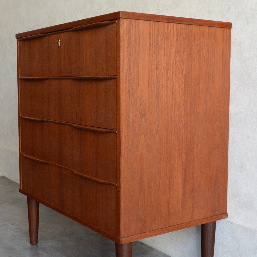 デンマーク ヴィンテージ  チーク ４段 チェスト 5-123