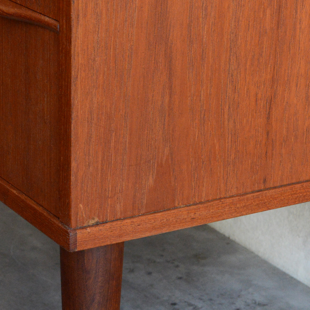 デンマーク ヴィンテージ  チーク ４段 チェスト 5-123