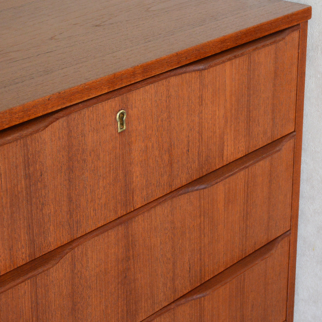 デンマーク ヴィンテージ  チーク ４段 チェスト 5-123