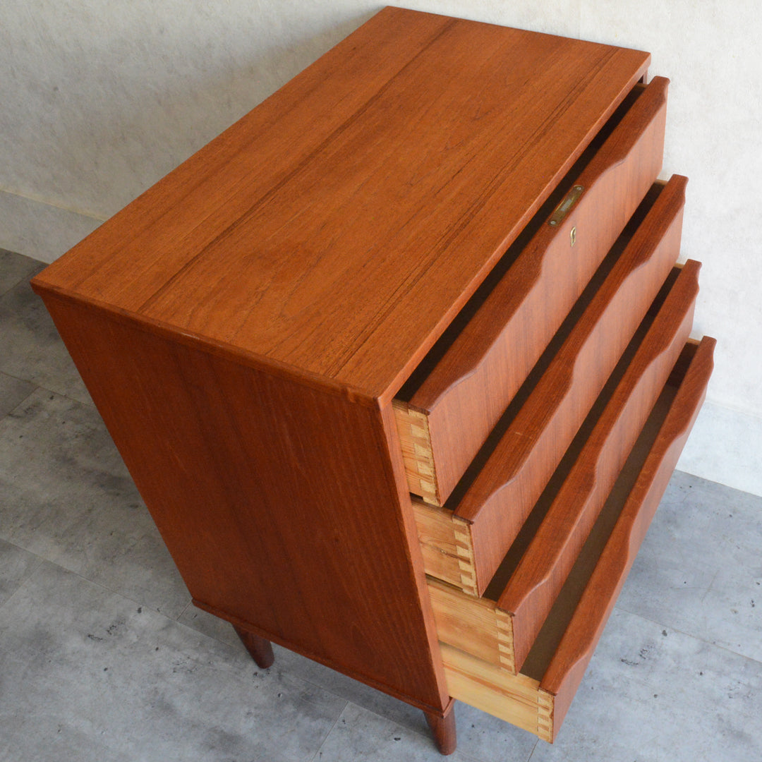 デンマーク ヴィンテージ  チーク ４段 チェスト 5-123