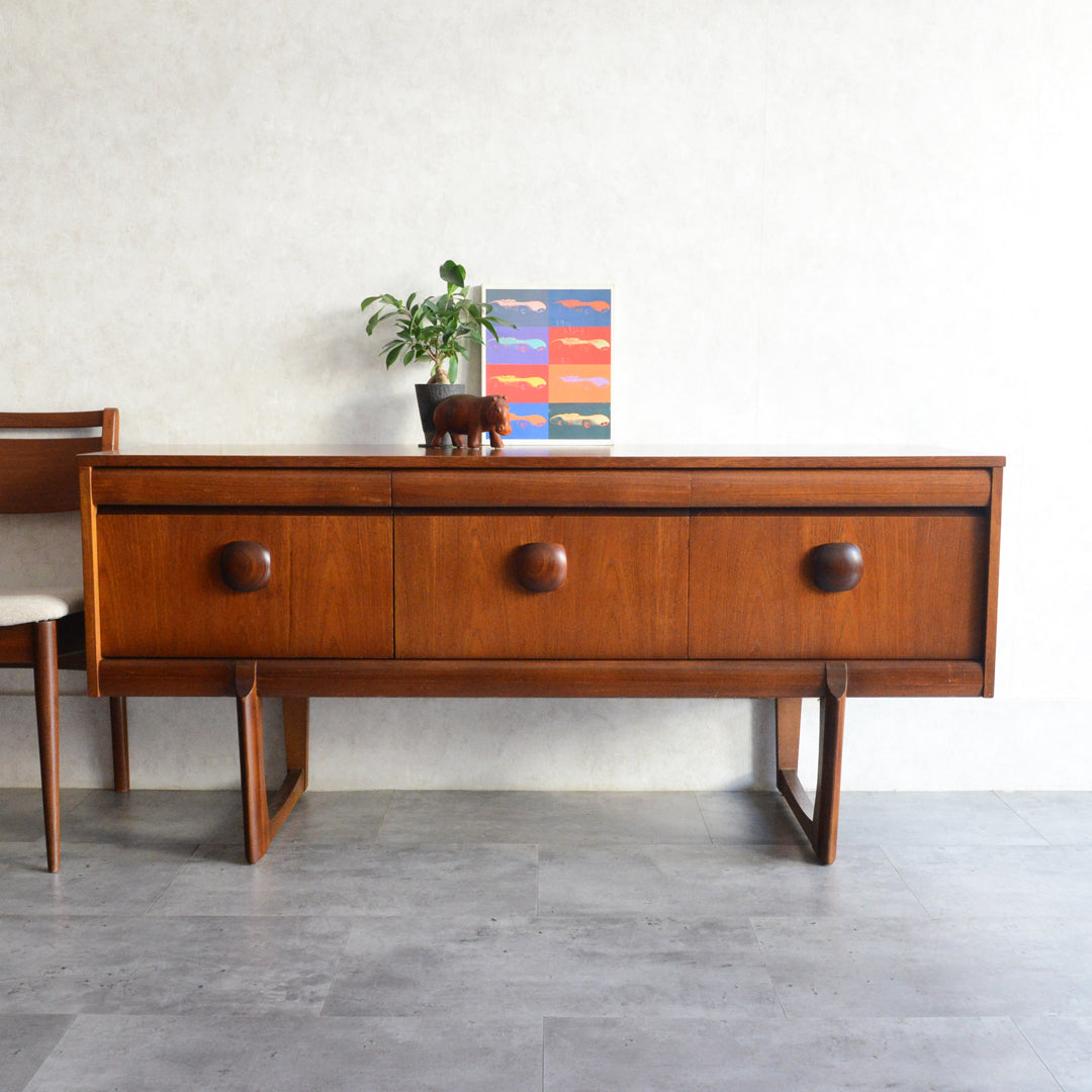 1950s 希少 E.Gomme（イー・ゴム）レッドフォードサイドボード 仕上済 1950s 希少 E.Gomme（イー・ゴム）レッドフォードサイドボード 仕上済