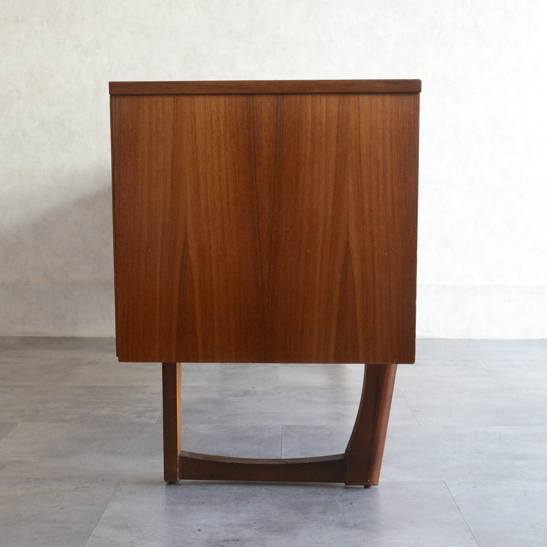 Elliotts of Newbury（EON)エリオッツ オブ ニューべリー サイドボード71