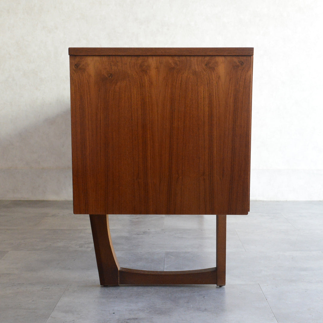 Elliotts of Newbury（EON)エリオッツ オブ ニューべリー サイドボード71