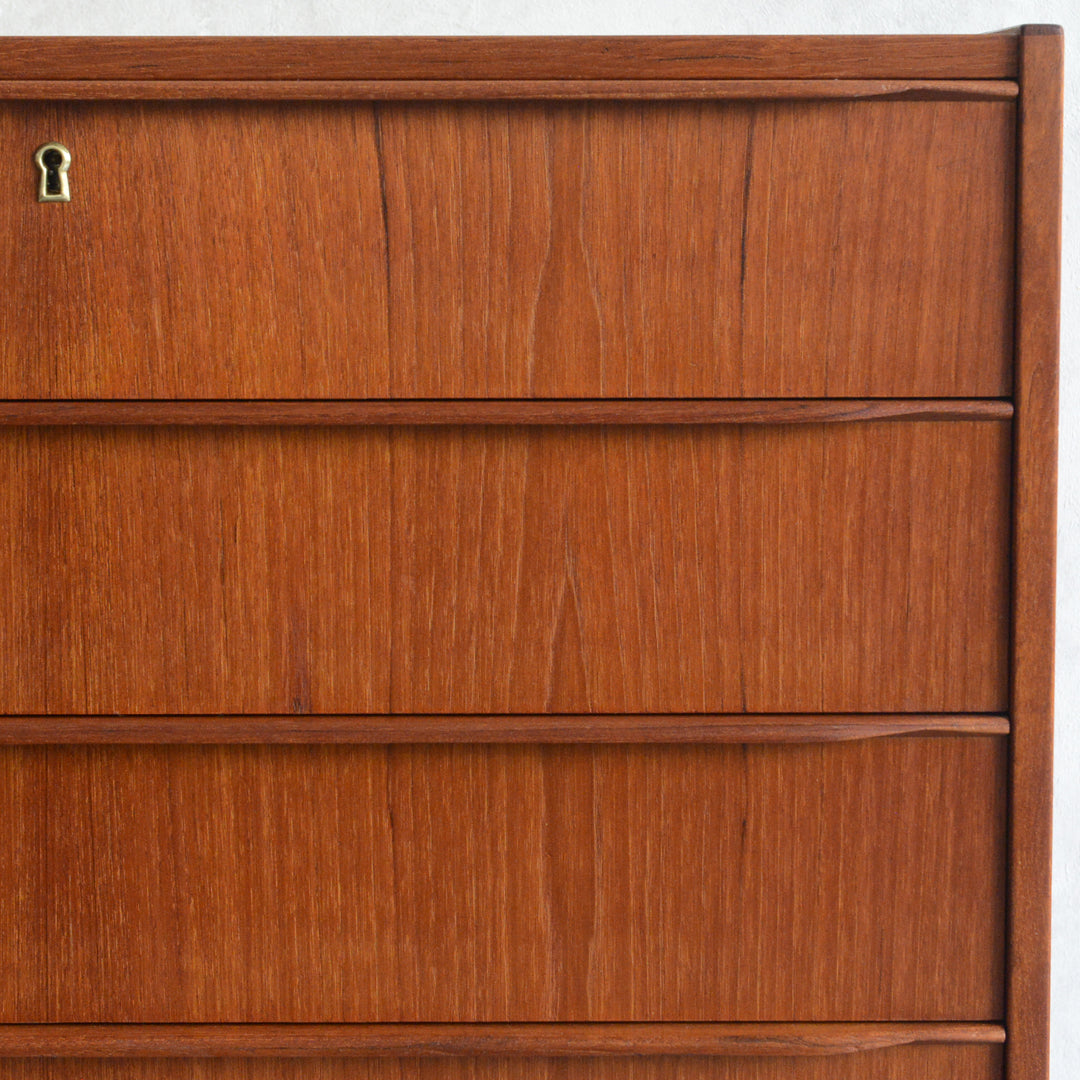 デンマーク ヴィンテージ  チーク４段チェスト 3-68