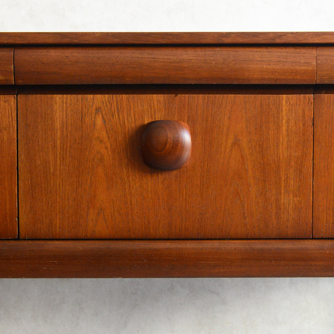 Elliotts of Newbury（EON)エリオッツ オブ ニューべリー サイドボード71