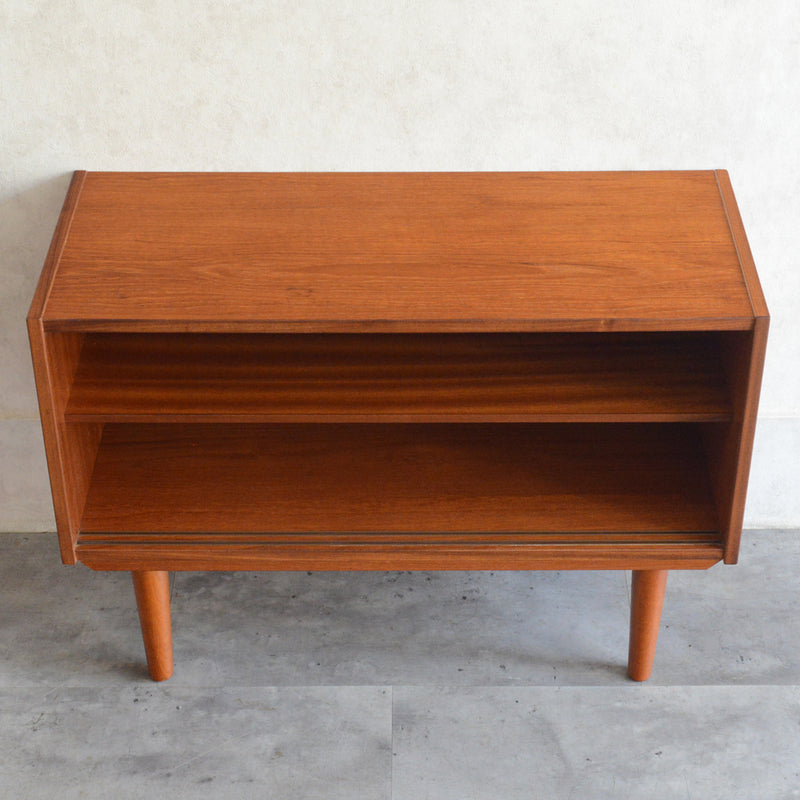 デンマーク ヴィンテージ　チーク キャビネット6-77 (ストライプガラス戸付）