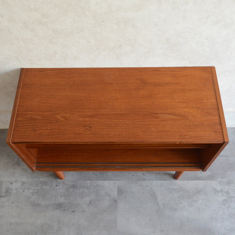 デンマーク ヴィンテージ　チーク キャビネット6-77 (ストライプガラス戸付）