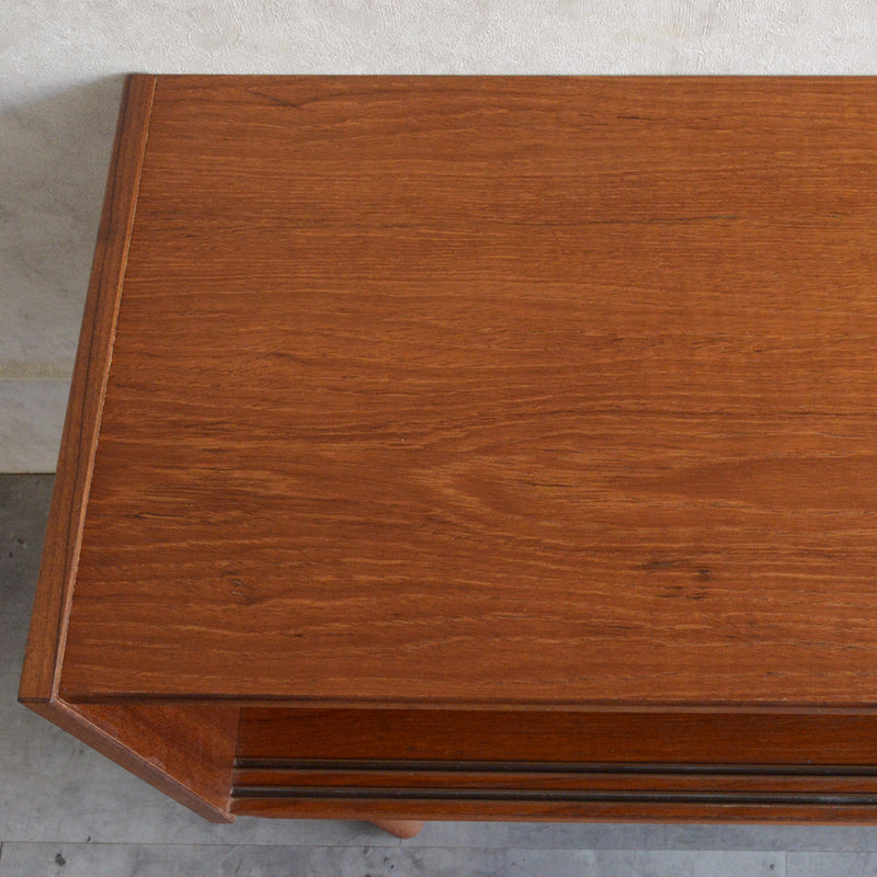 デンマーク ヴィンテージ　チーク キャビネット6-77 (ストライプガラス戸付）