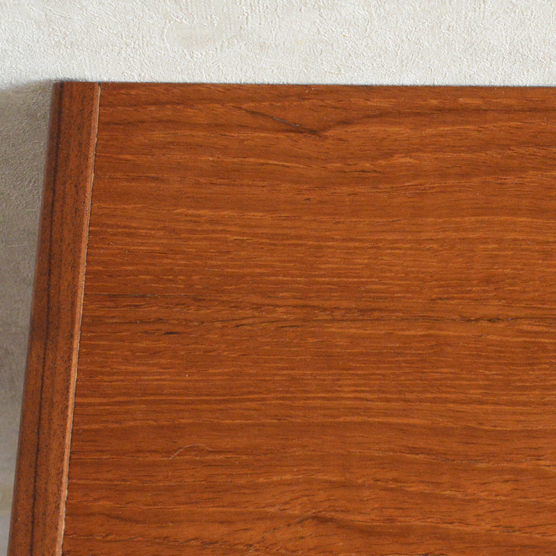 デンマーク ヴィンテージ　チーク キャビネット6-77 (ストライプガラス戸付）