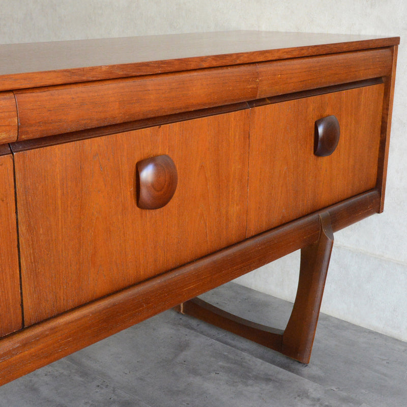 Elliotts of Newbury（EON)エリオッツ オブ ニューべリー サイドボード71