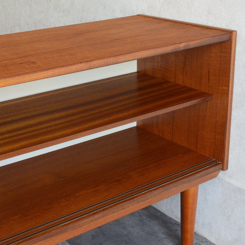 デンマーク ヴィンテージ　チーク キャビネット6-77 (ストライプガラス戸付）