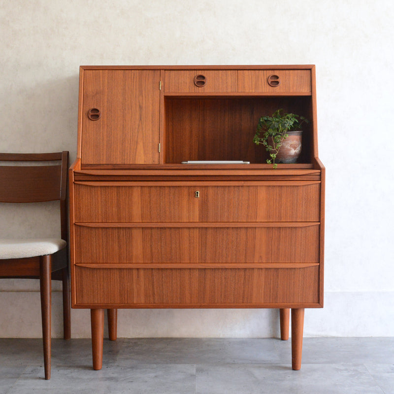 デンマーク ヴィンテージ　チークビューロー（ミラー・鍵付）6-74　