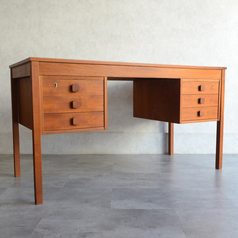 Domino mobler　デンマークヴィンテージ チークデスク 8-67