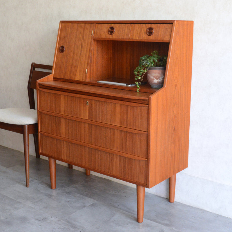 デンマーク ヴィンテージ　チークビューロー（ミラー・鍵付）6-74　