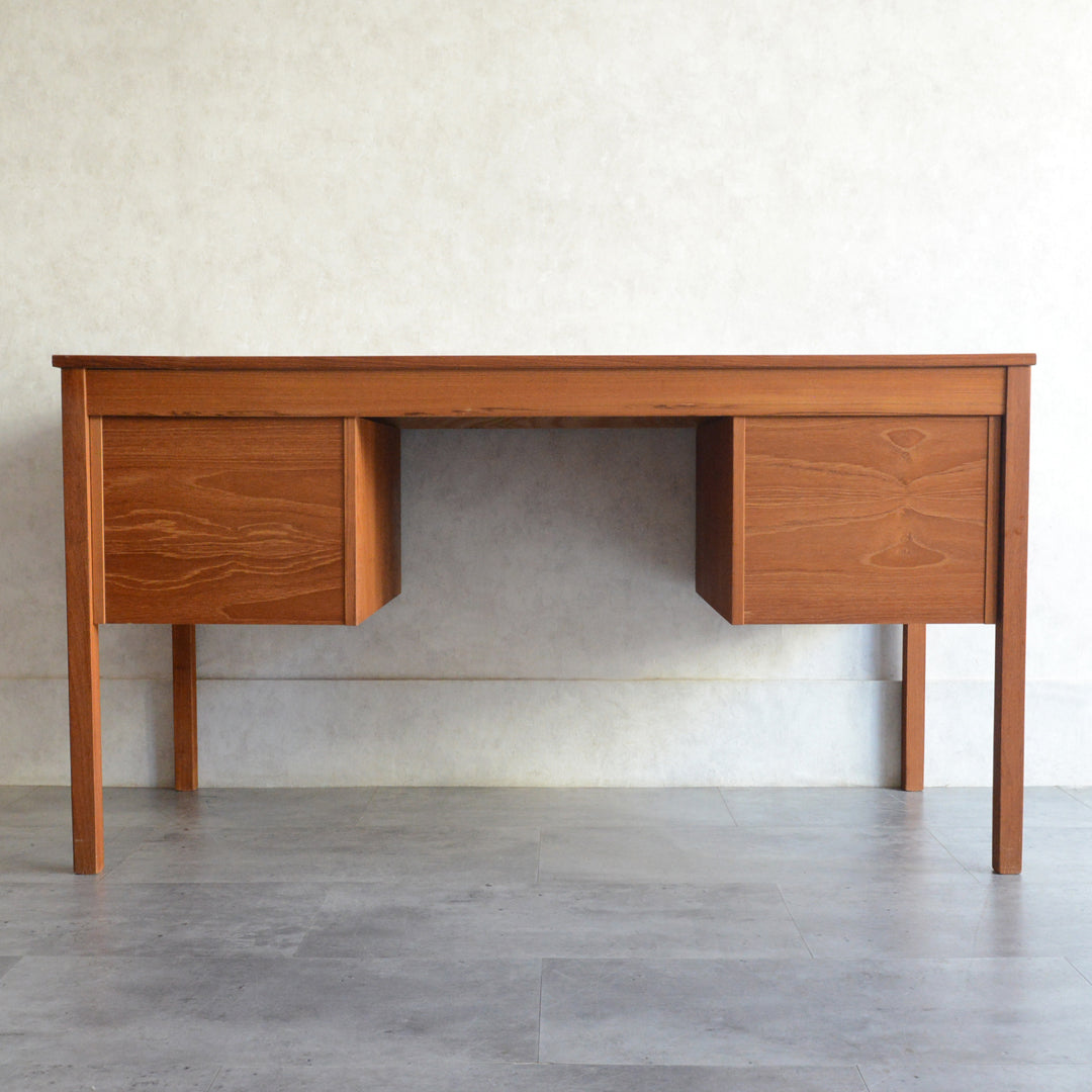 Domino mobler　デンマークヴィンテージ チークデスク 8-67