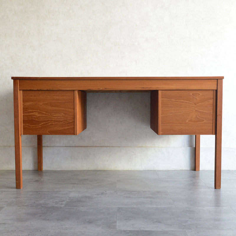 Domino mobler　デンマークヴィンテージ チークデスク 8-67