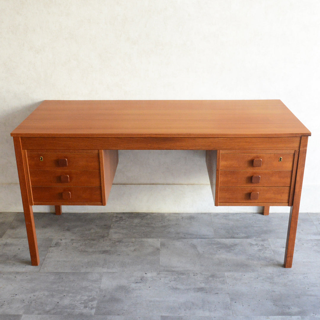 Domino mobler　デンマークヴィンテージ チークデスク 8-67