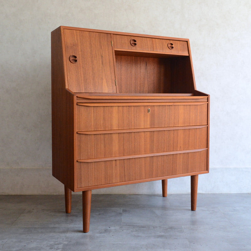 デンマーク ヴィンテージ　チークビューロー（ミラー・鍵付）6-74　