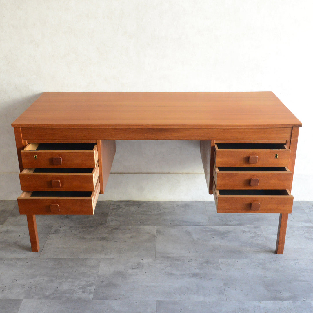 Domino mobler　デンマークヴィンテージ チークデスク 8-67