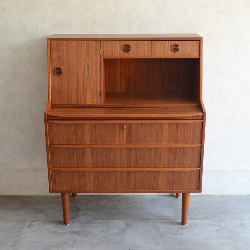 デンマーク ヴィンテージ　チークビューロー（ミラー・鍵付）6-74　