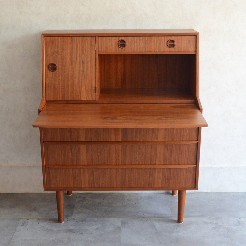 デンマーク ヴィンテージ　チークビューロー（ミラー・鍵付）6-74　