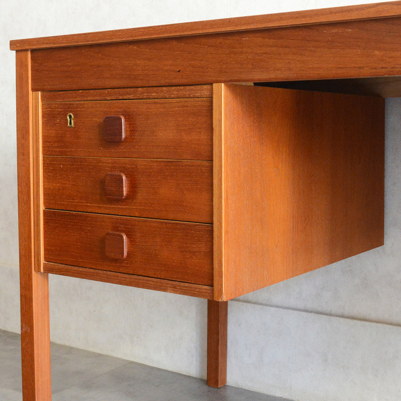 Domino mobler　デンマークヴィンテージ チークデスク 8-67