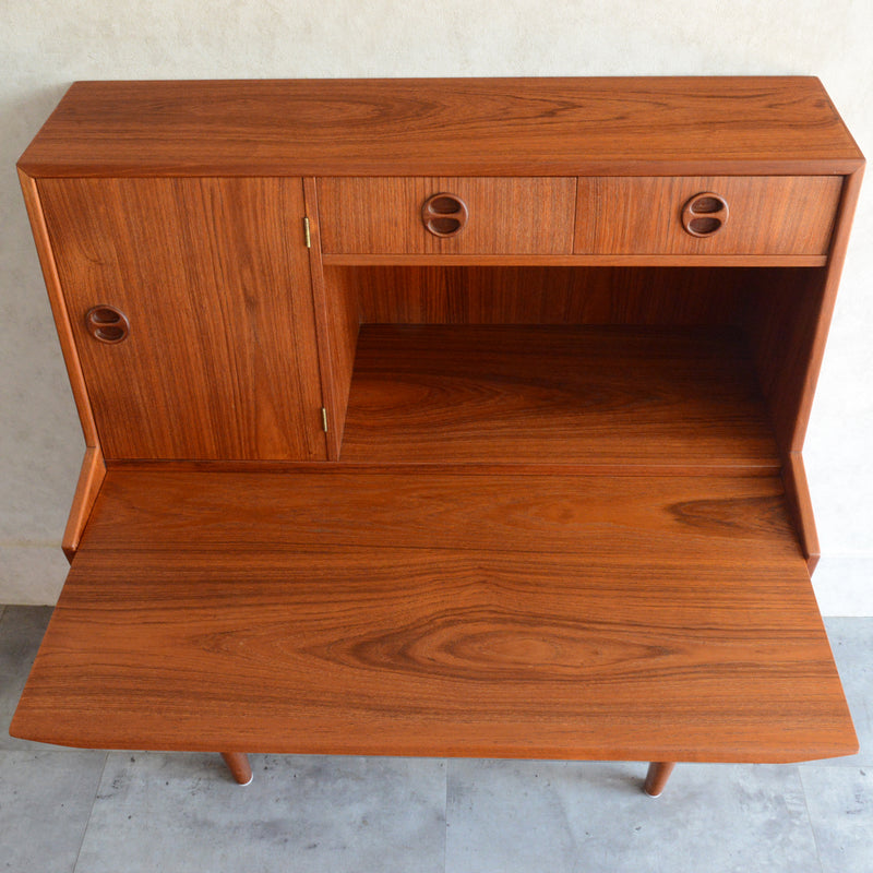 デンマーク ヴィンテージ　チークビューロー（ミラー・鍵付）6-74　