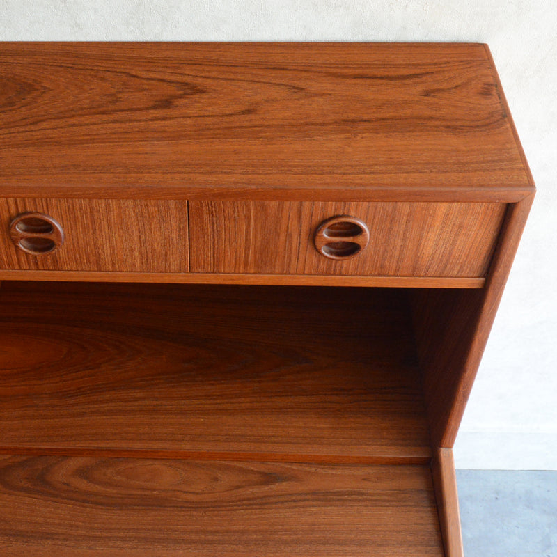 デンマーク ヴィンテージ　チークビューロー（ミラー・鍵付）6-74　