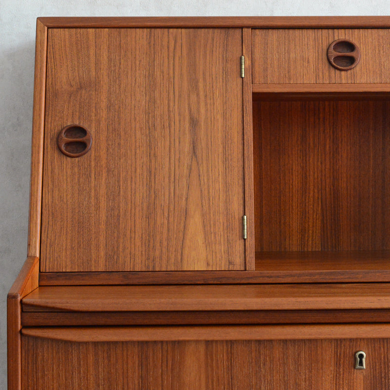 デンマーク ヴィンテージ　チークビューロー（ミラー・鍵付）6-74　