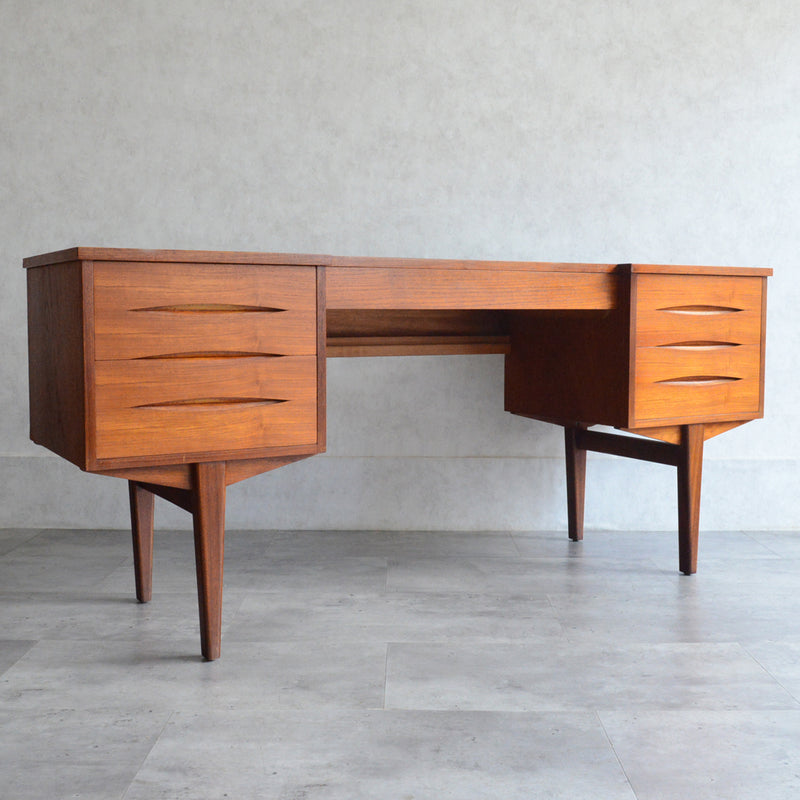 ミッドセンチュリー ヴィンテージ　デスク23(天板剝離再塗装済）