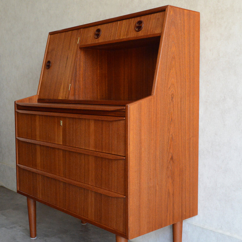 デンマーク ヴィンテージ　チークビューロー（ミラー・鍵付）6-74　