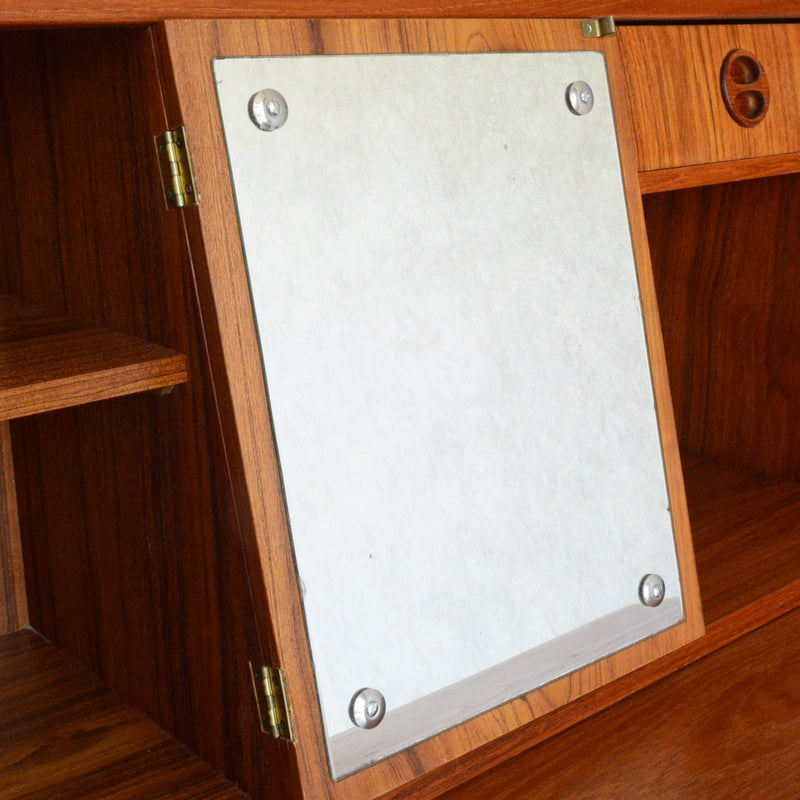 デンマーク ヴィンテージ　チークビューロー（ミラー・鍵付）6-74　