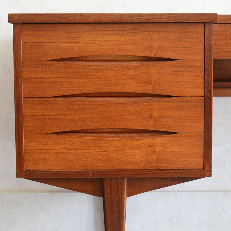 ミッドセンチュリー ヴィンテージ　デスク23(天板剝離再塗装済）