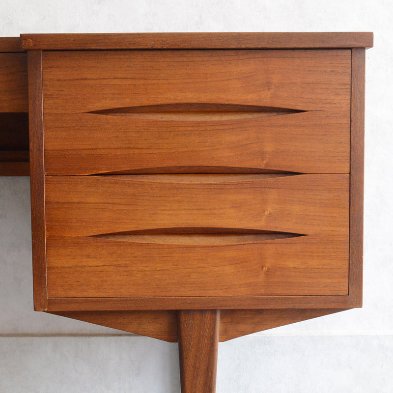 ミッドセンチュリー ヴィンテージ　デスク23(天板剝離再塗装済）