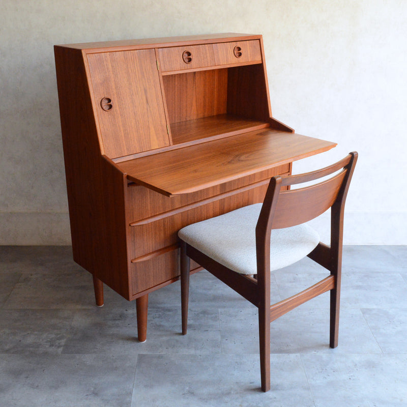 デンマーク ヴィンテージ　チークビューロー（ミラー・鍵付）6-74　