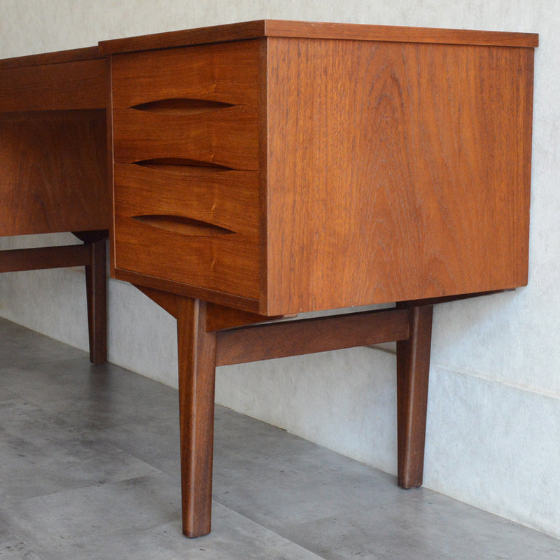 ミッドセンチュリー ヴィンテージ　デスク23(天板剝離再塗装済）