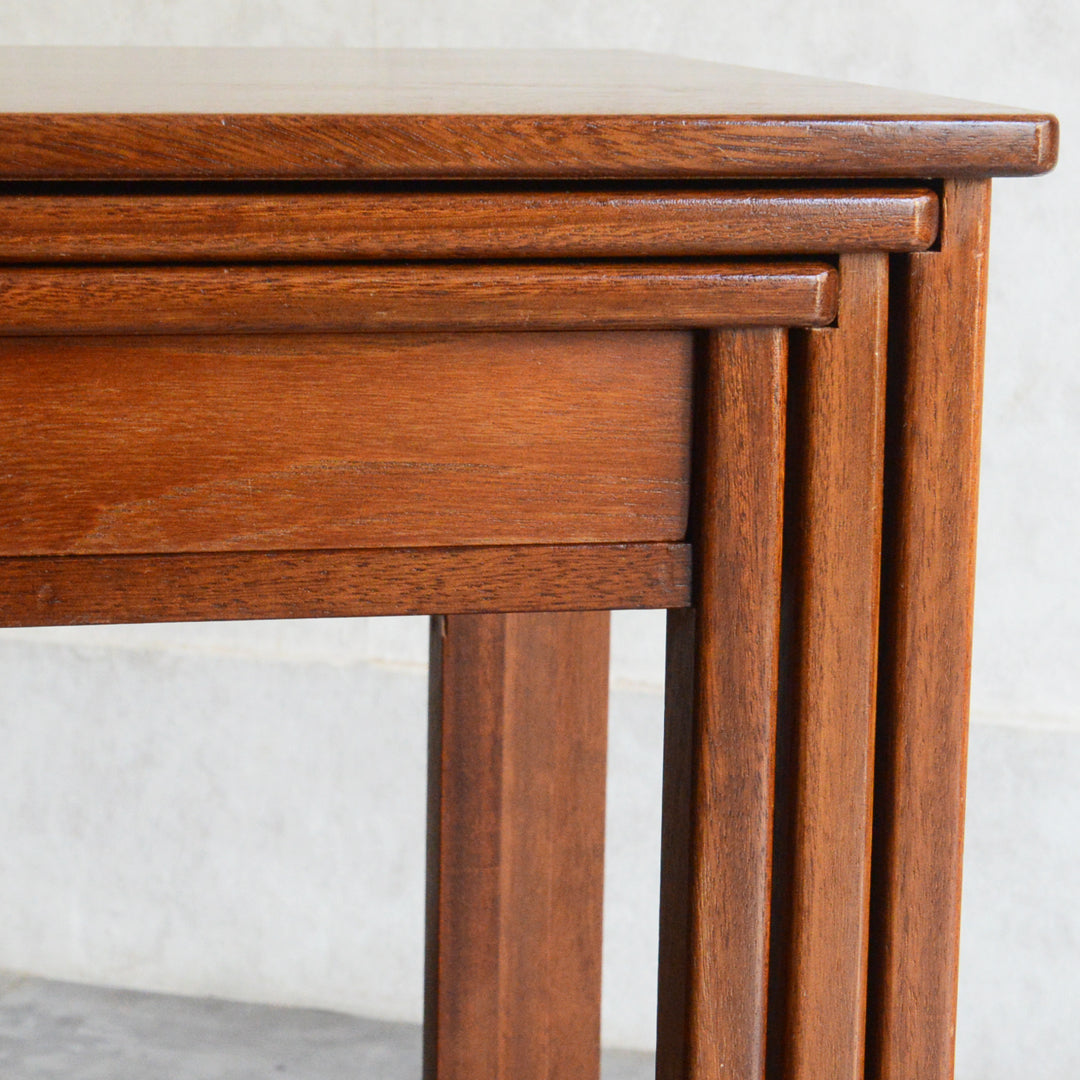 ミッドセンチュリー ヴィンテージ チーク ネストテーブル(抽斗付) 05