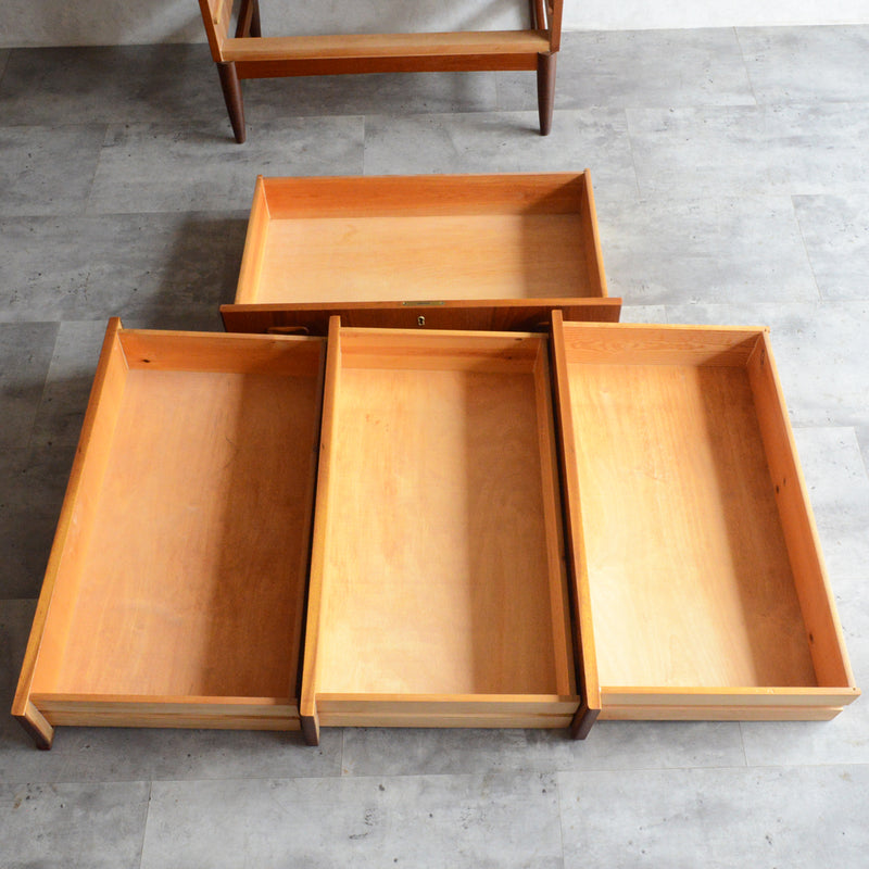 デンマークヴィンテージ  チーク４段チェスト 6-71