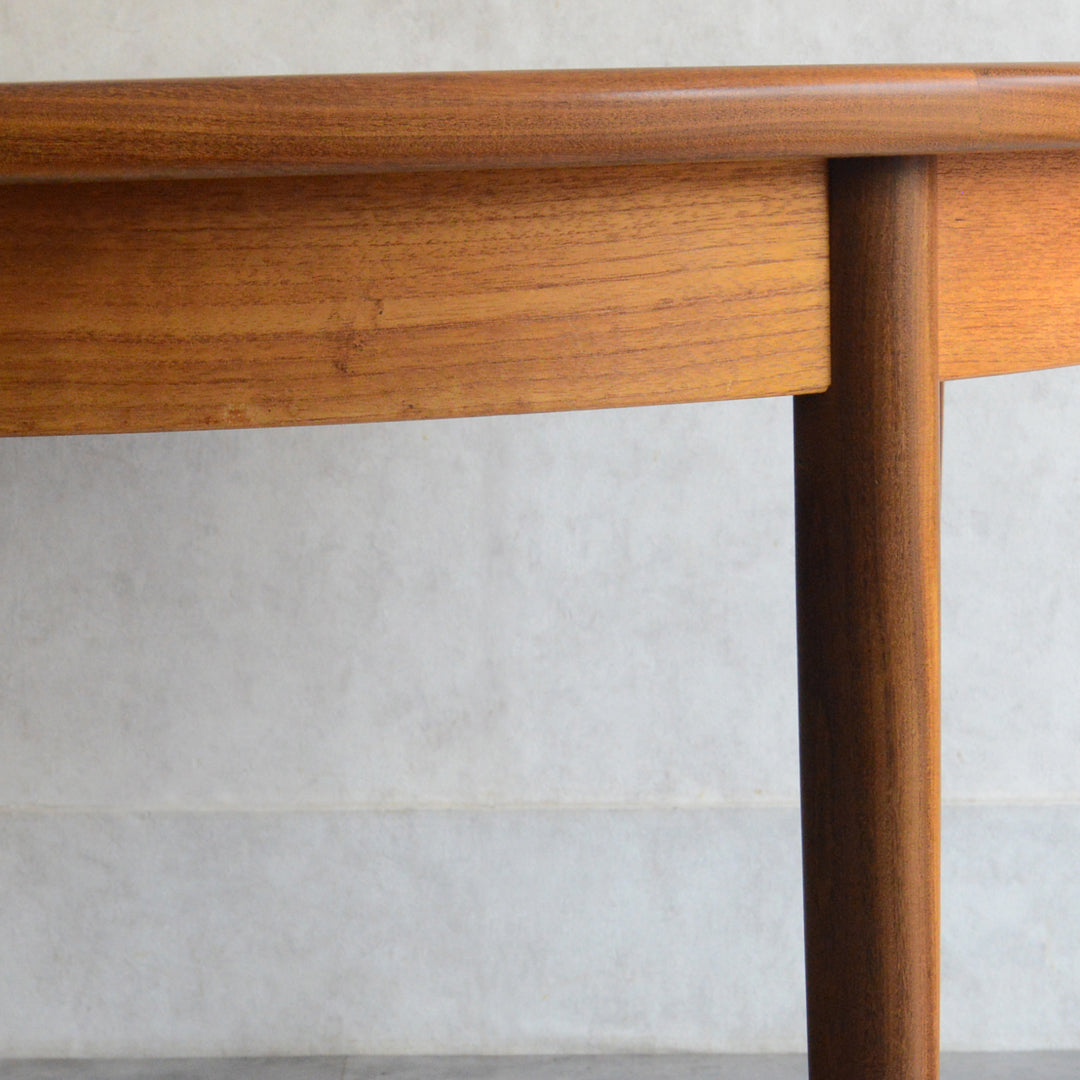 G-PLANジープラン エクステンション ラウンドダイニングテーブル 108(天板剥離再塗装）