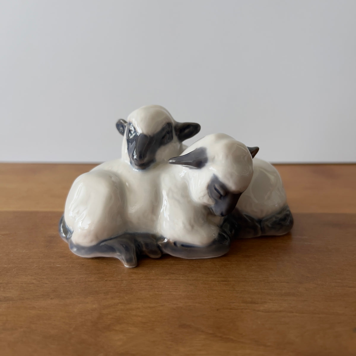 Royal Copenhagen　フィギュリン　2匹の子羊 (子羊のペア)PX-1