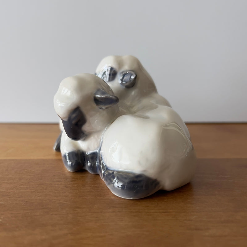 Royal Copenhagen　フィギュリン　2匹の子羊 (子羊のペア)PX-1