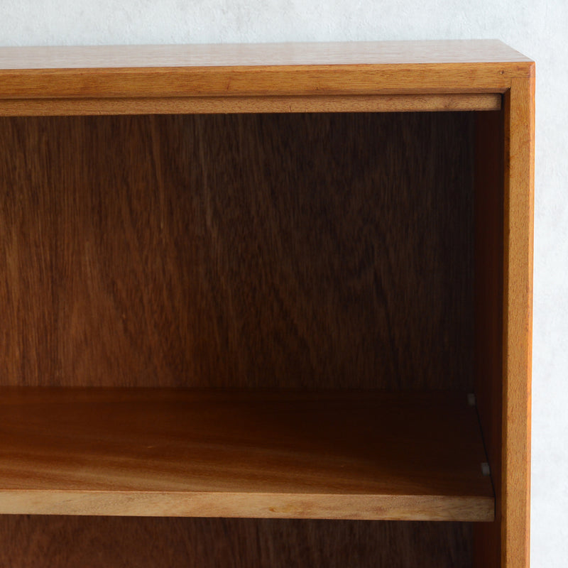 Herbert E. Gibbs（ハーバートE.ギブス）ガラスキャビネット22(木扉付)