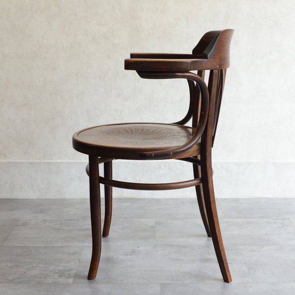 Mundus (THONET)  ベントウッド アームチェア