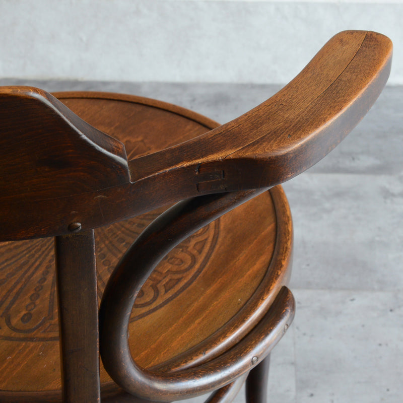 Mundus (THONET)  ベントウッド アームチェア